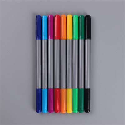 দুটি টিপস জল রং ব্রাশ অনুভূত